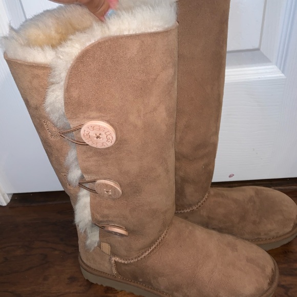 UGG Bailey Button Triplet II Boot in Chestnut - Picture 1 of 6